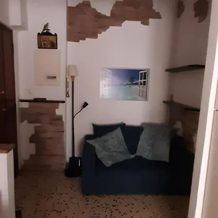 - Metro C Apartment